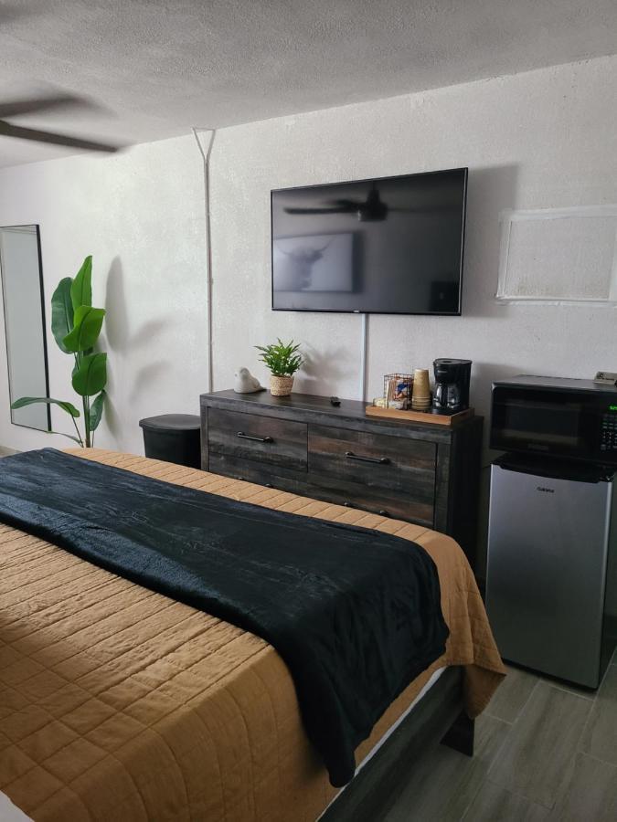 Modern Studio Retreat With King Bed - Cozy Comfort Pahokee Dış mekan fotoğraf