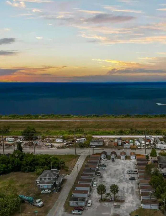 Modern Studio Retreat With King Bed - Cozy Comfort Pahokee Dış mekan fotoğraf