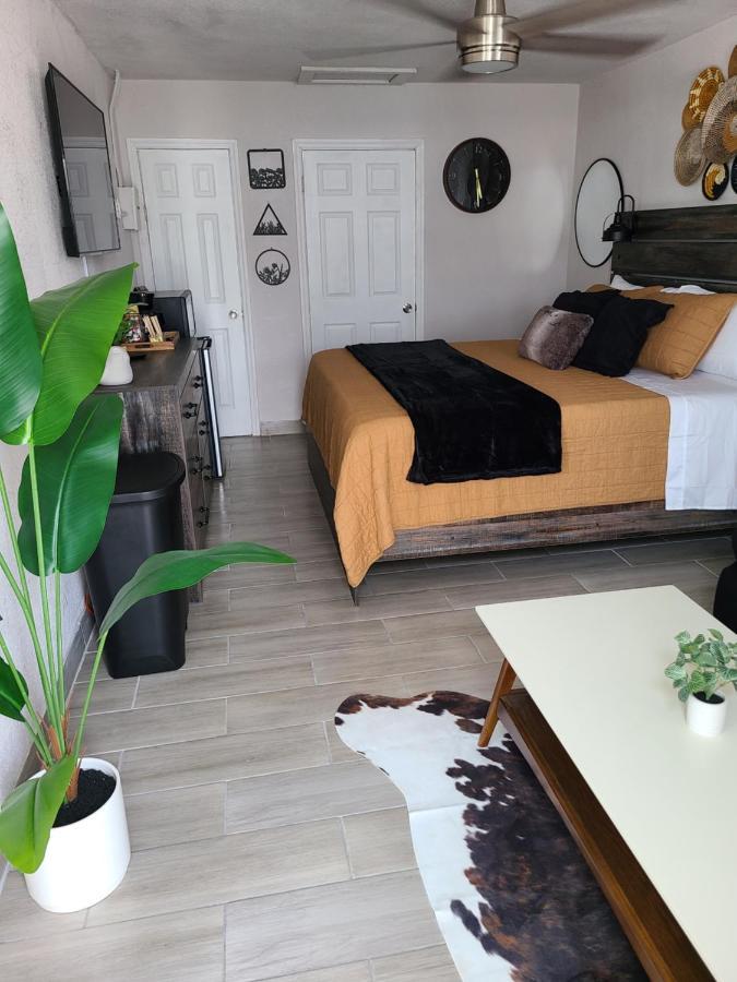 Modern Studio Retreat With King Bed - Cozy Comfort Pahokee Dış mekan fotoğraf